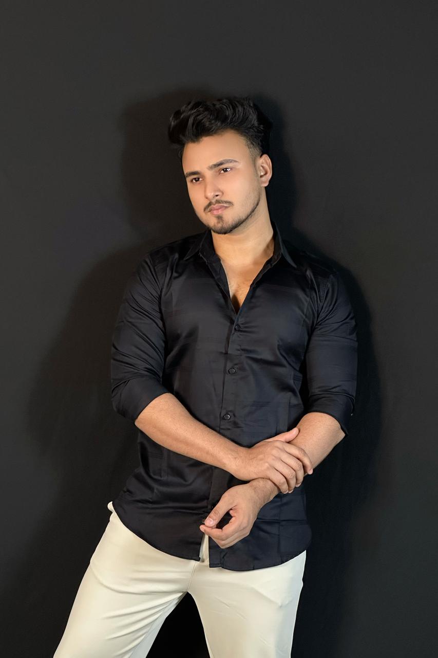 ব্ল্যাক কালার থ্রি স্টাইপ শার্ট